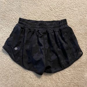 Lululemon Hotty Hot Short 2.5” Low Rise Size 4